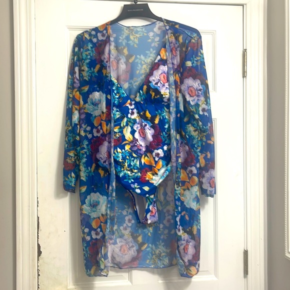 Flower One-piece with matching cover up - Picture 1 of 2